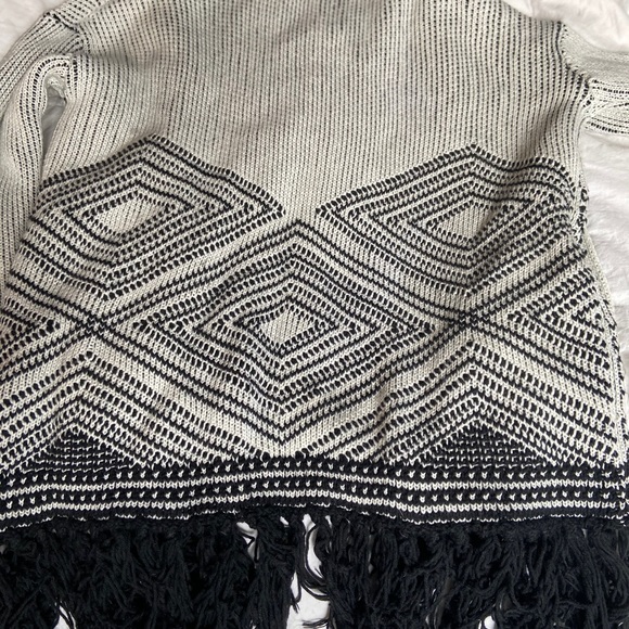 Banana Republic fringe sweater like new - Picture 3 of 4